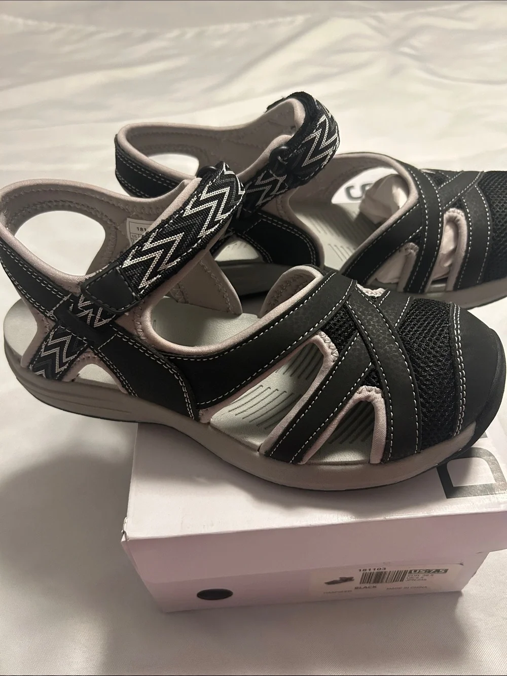 Dream Pairs sport hiking sandals size 7.5